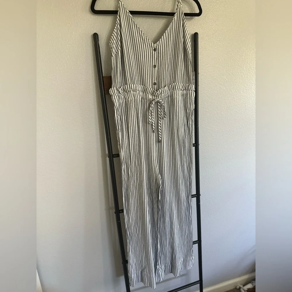 Splendid Crosshatch Linen Natural/Navy Stripes with Tie Waist Jumpsuit. Large. - Picture 10 of 14